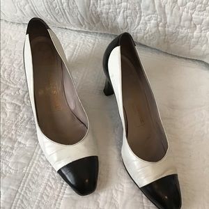 Bally Suisse classic spectator pump.
